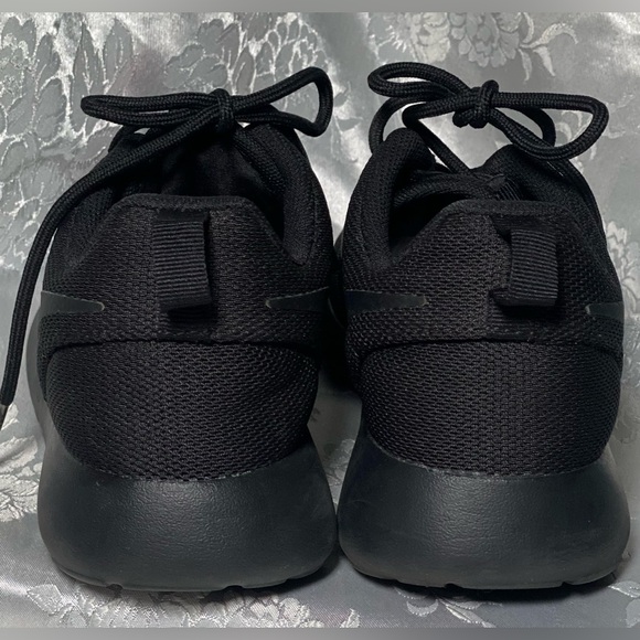 Nike Roshe One Mesh Sneakers In Black, Size 7.5 - Picture 4 of 6